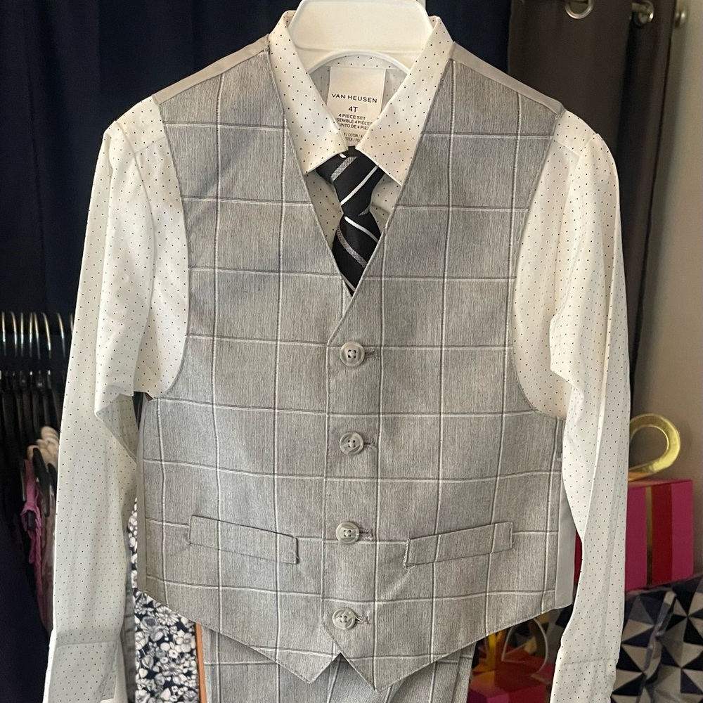 #81 - Van Heusen 4T 4 Piece Set. Brand New With Tag!